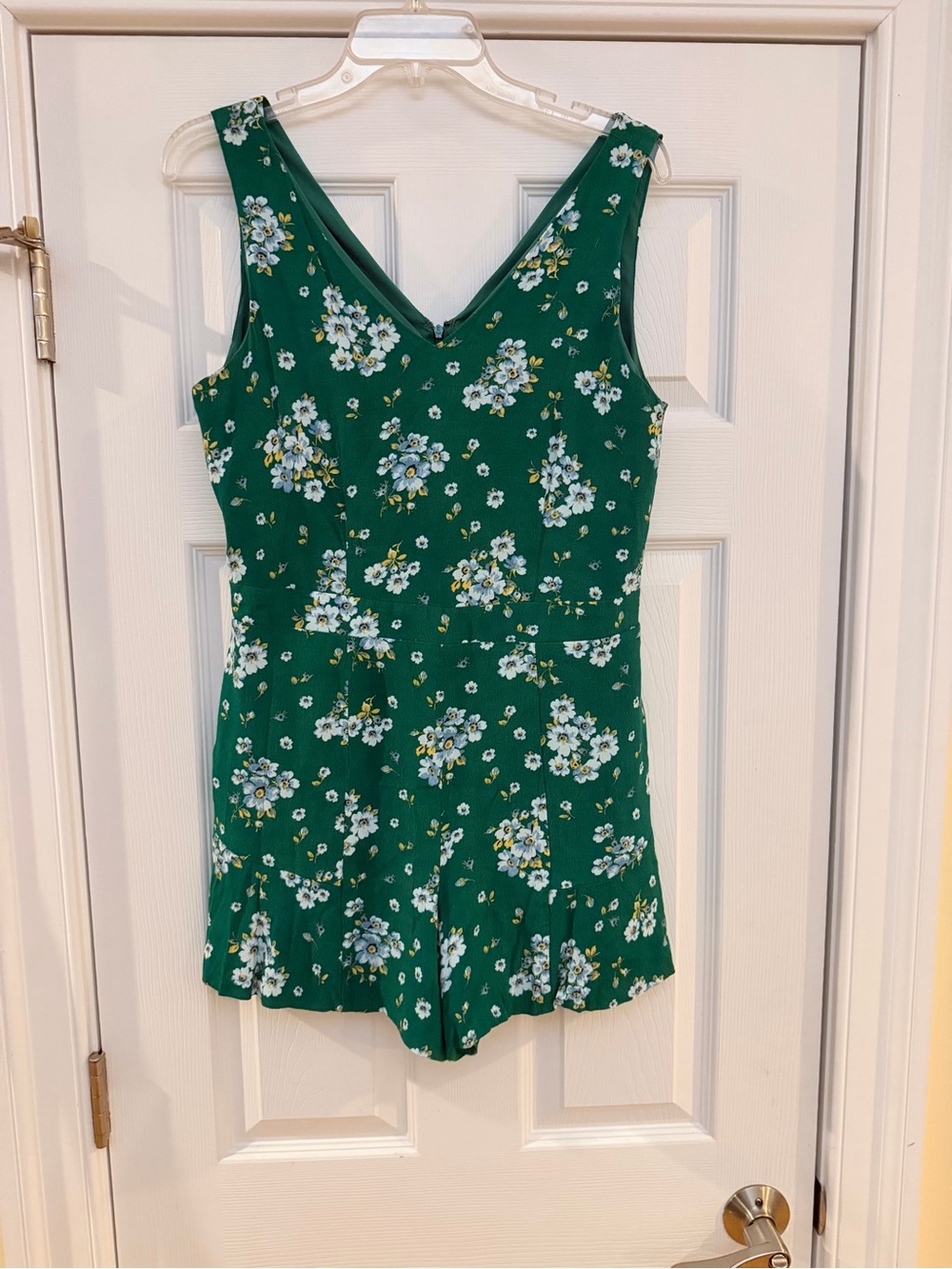 Ladies Size 6 "LOFT" Green Floral V-Neck One-Piece Romper GUC